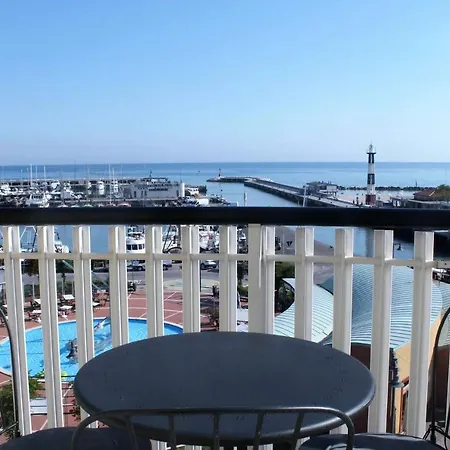 Aparthotel Fiorella 3*