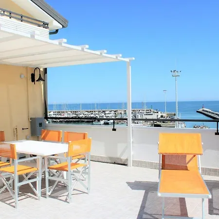 Fiorella Aparthotel 3*