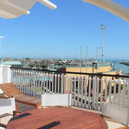 Fiorella Aparthotel 3*